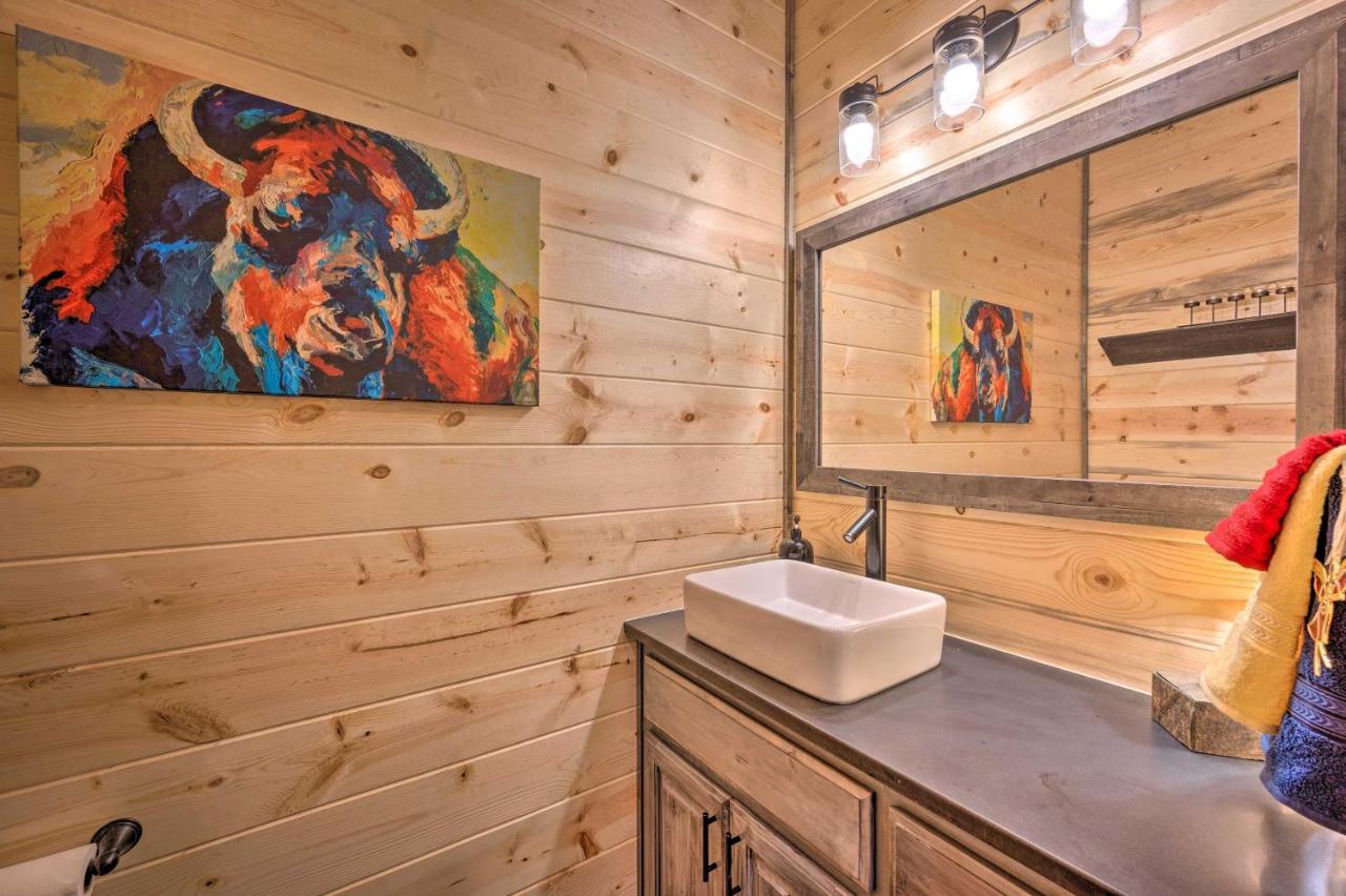 Luxury Cabin In The Woods With Hot Tub And Yard Games! Broken Bow Luaran gambar