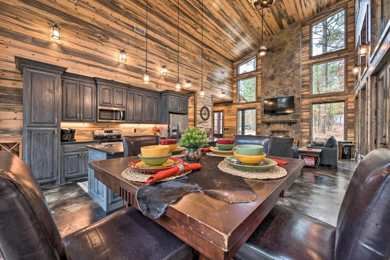 Luxury Cabin In The Woods With Hot Tub And Yard Games! Broken Bow Luaran gambar