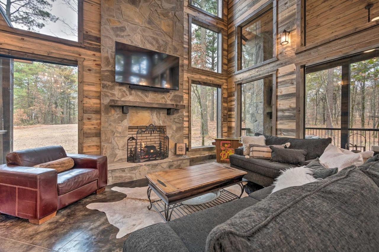Luxury Cabin In The Woods With Hot Tub And Yard Games! Broken Bow Luaran gambar